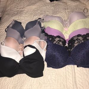 10 Victoria’s Secret bras size 32D